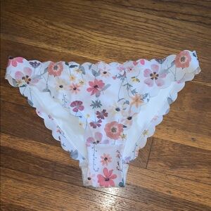 Hot H&M Floral scalloped bikini panties Sz 4 womens
